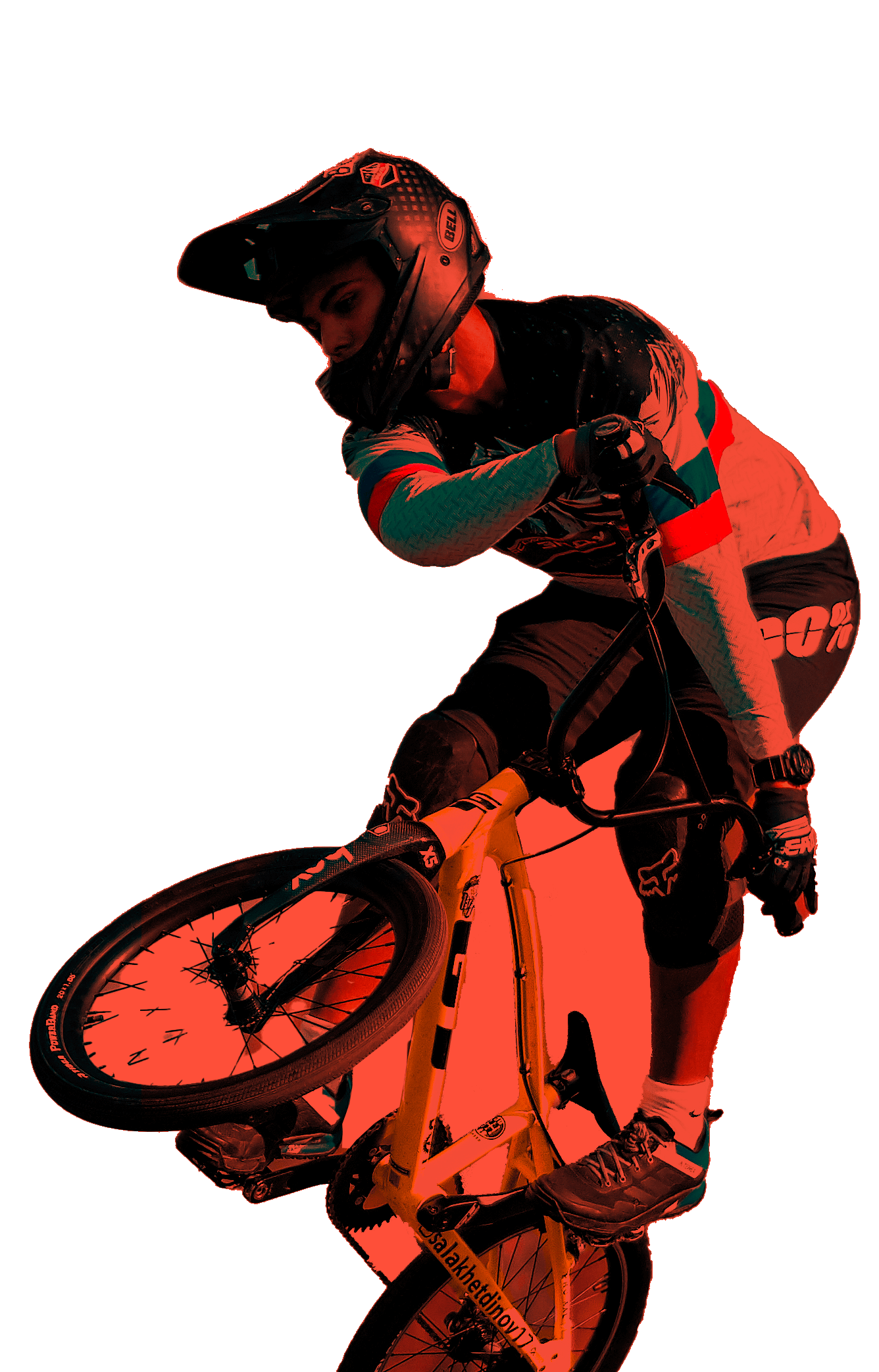 En la foto, un ciclista BMX realiza trucos. Lleva un casco y distintas protecciones típicas de la disciplina.