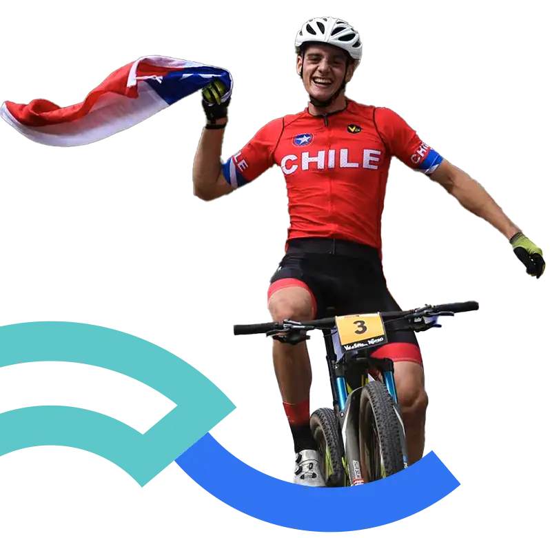 En la foto, un ciclista de mountain bike conduce en una competencia. Usa el uniforme de Chile. 