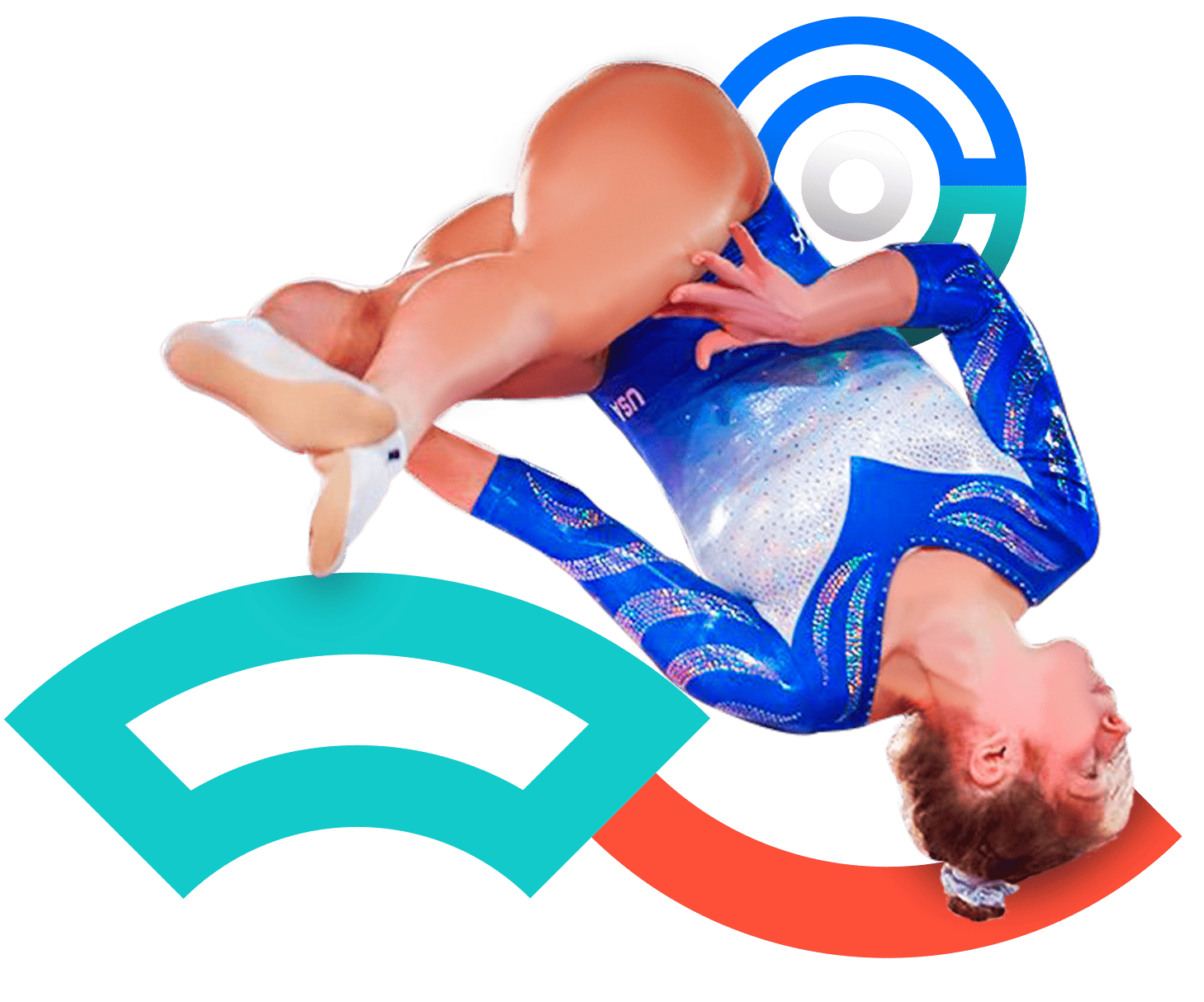 En la foto, una gimnasta ejecuta su rutina con un salto y su cuerpo se voltea. Viste un uniforme azul. 