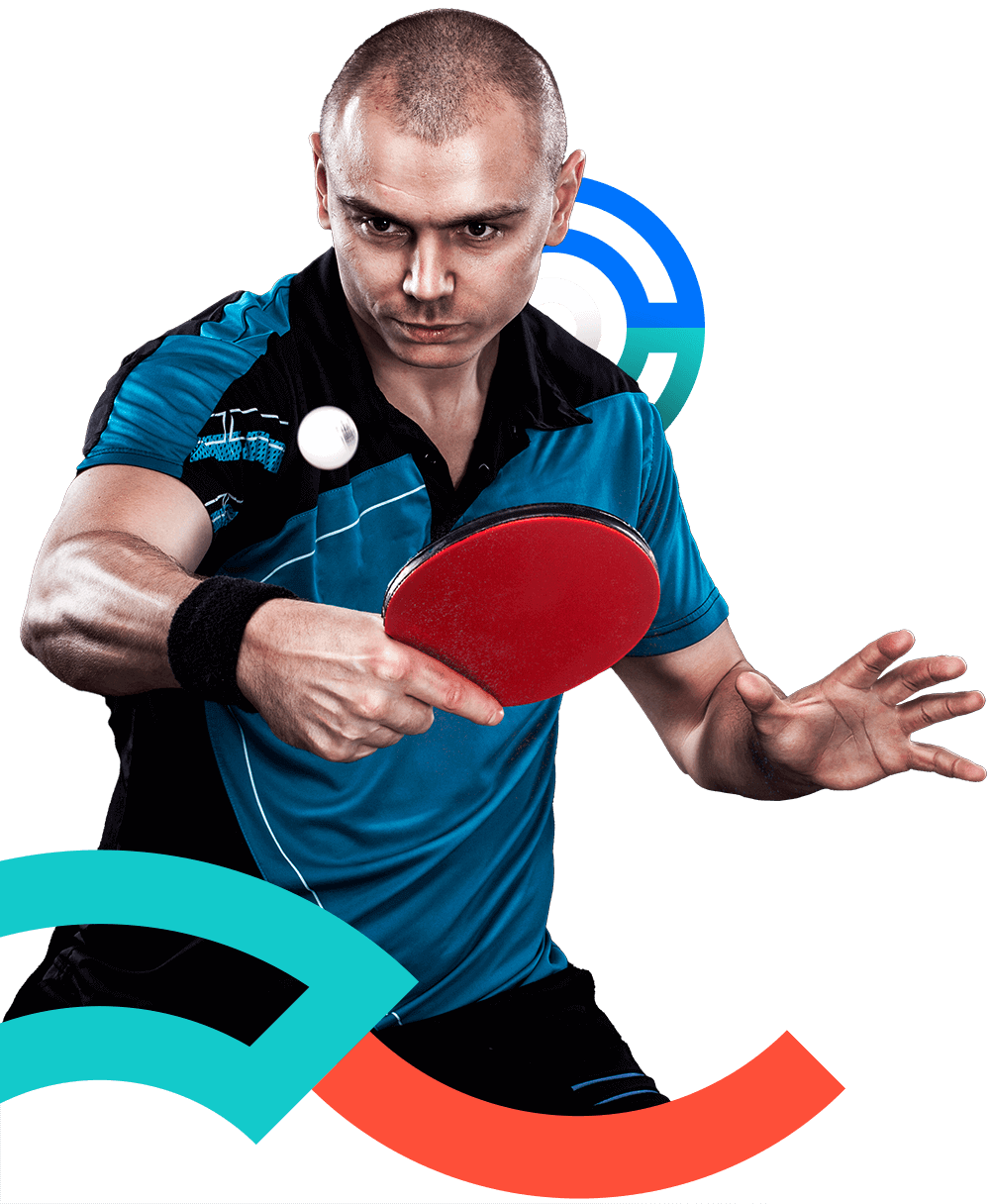 En la foto, un atleta de tenis de mesa a punto de golpear la pelota.